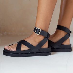 Liberté sustainable leather black sandals. Size 6